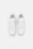 Nike Sportswear AIR FORCE 1 07 Sneaker low summit white/fossil AIR FORCE 1 07 Низкие кроссовки женские саммит белый/ископаемый
