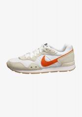 Nike Sportswear VENTURE  Sneaker low white rush orange summit white  VENTURE Низкие кроссовки женские белая лихорадка оранжевая вершина белая