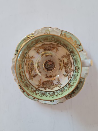 ECHT GOLD Чайная чашка с обильной позолотой, узором и рисунком снаружи и внутри, Германия, 1950-60гг.