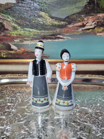 Парные фигурки винтажные Hollohaza "Девушка", "Юноша" в национальных костюмах, фарфор, 12.5 см, 2 шт., Венгрия, 1960-70гг.