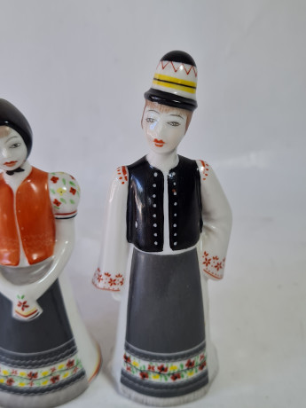 Парные фигурки винтажные Hollohaza "Девушка", "Юноша" в национальных костюмах, фарфор, 12.5 см, 2 шт., Венгрия, 1960-70гг.