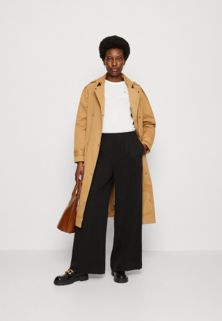 Tommy Hilfiger 1985 C NK SS Basic T-shirt ecru 1985 C NK SS — базовая футболка экрю