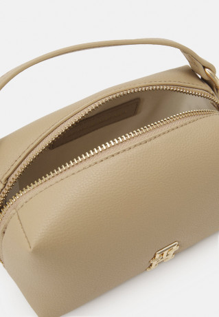 Tommy Hilfiger CASUAL CROSSOVER Across body bag beige CASUAL CROSSOVER Сумка через плечо бежевый