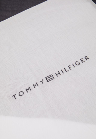 Tommy Hilfiger ESSENTIAL FLAG Scarf space blue / white ESSENTIAL FLAG Шарф космический синий / белый