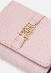 Tommy Hilfiger PLUSH FLAP WALLET Wallet soothing pink КОШЕЛЕК С ПЛЮШЕВЫМ КЛАПАНОМ Бумажник успокаивающий розовый