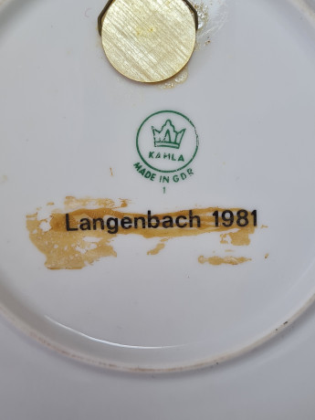 Тарелка детская винтажная Kamla GDR / Langenbach "Викинги у драккара", в коричнево-золотистых тонах, фарфор, 19,5 см, ГДР, 1981 г.