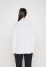 Tommy Hilfiger PIECED FLEUR Button-down blouse optic white PIECED FLEUR Блузка на пуговицах оптический белый