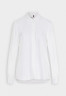 Tommy Hilfiger PIECED FLEUR Button-down blouse optic white PIECED FLEUR Блузка на пуговицах оптический белый