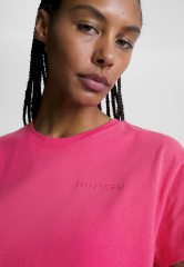 Tommy Hilfiger MODERN  Basic T-shirt bright cerise pink MODERN Базовая футболка ярко-вишнево-розовый