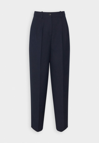 Tommy Hilfiger TAPERED PLEATED BLEND PANT Trousers desert sky ЗАУЖЕННЫЕ БРЮКИ СО СКЛАДКАМИ Брюки небо пустыни