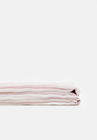 Tommy Hilfiger ESSENTIAL FLAG Scarf soothing pink/white ESSENTIAL FLAG Шар спокойный розовый/белый