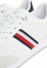Tommy Hilfiger ESSENTIAL SIGNATURE TAPE RUNNER Trainers white ESSENTIAL SIGNATURE TAPE RUNNER — кроссовки белый