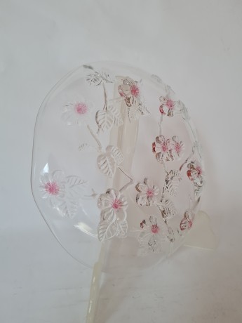 Mikasa Carmen Круглое блюдо, бело-розовые цветы на стекле, 3.5см x 21см, 1950-60гг.