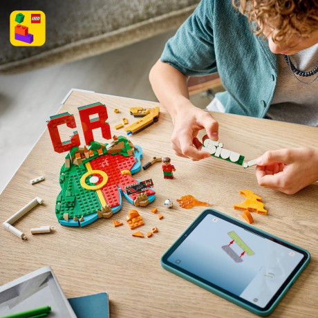 LEGO Editions CR7 Cristiano Ronaldo Конструктор Криштиану Роналду CR7 Football Highlights (Дания), 325 деталей, коллекционная модель с минифигуркой, футбольный декор