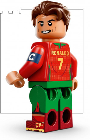 LEGO Editions CR7 Cristiano Ronaldo Конструктор Криштиану Роналду CR7 Football Highlights (Дания), 325 деталей, коллекционная модель с минифигуркой, футбольный декор