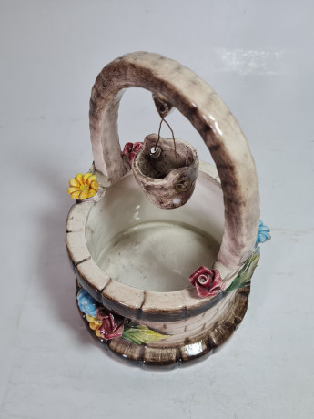 Фигурка винтажная "Колодец с ведром" Capodimonte, серо-коричневая керамика, 10 x 16 см, Италия, 1960-1970гг.