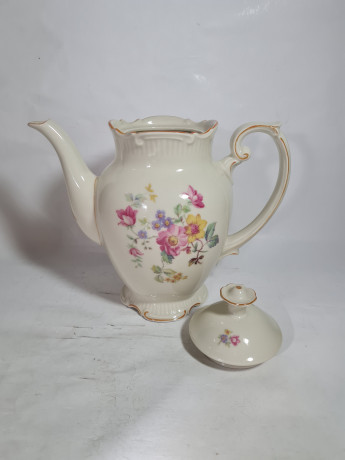 Чайник винтажный R Bavaria в кремово-розовых тонах с цветочным декором, фигурный край, фарфор, 26 см, Германия, 1960-70гг.