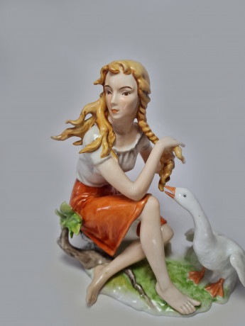 Kaiser AK Винтажная фарфоровая статуэтка "Девушка с лебедем", ручная роспись, 16,5см x 16см, Германия, 1960-70гг.