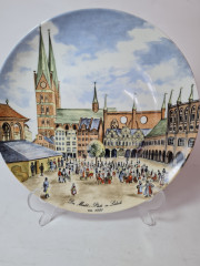 Kaiser Berg Декоративная тарелка с изображением торговой площади в г. Любек, 24 x 3 см, Германия, 1970-80гг.