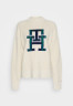 Tommy Hilfiger MONOGRAM GRAPHIC MOCK-NK Jumper heathered oatmilk MONOGRAM GRAPHIC MOCK-NK Джемперы овсяное молоко