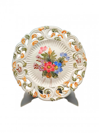 Тарелка декоративная винтажная Bassano с цветочным декором, вырубной фарфор, майолика, 25 см, Италия, 1960-70гг.