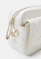 Tommy Hilfiger ICONIC CAMERA BAG MONO Across body bag weathered white ICONIC CAMERA BAG MONO Сумка через плечо выветрившийся белый