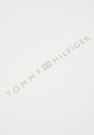 Tommy Hilfiger ESSENTIAL FLAG Scarf beige / white ESSENTIAL FLAG Шарф бежевый/белый