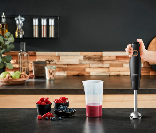 Tefal Tefal Stabmixer HB46E8 Eco Respect, 600 W, 4 Powelix-Klingen, Spritzschutz, ergonomischer Griff Ручной блендер Tefal HB46E8 Eco Respect, 600 Вт, 4 лезвия Powelix, защита от брызг, эргономичная ручка