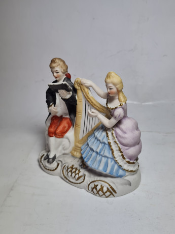 Статуэтка винтажная Dresden Im Stil "Музыканты с арфой", 12 x 5 x 12 см, Германия, 1960-1970гг.