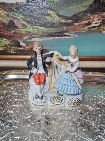 Статуэтка винтажная Dresden Im Stil "Музыканты с арфой", 12 x 5 x 12 см, Германия, 1960-1970гг.