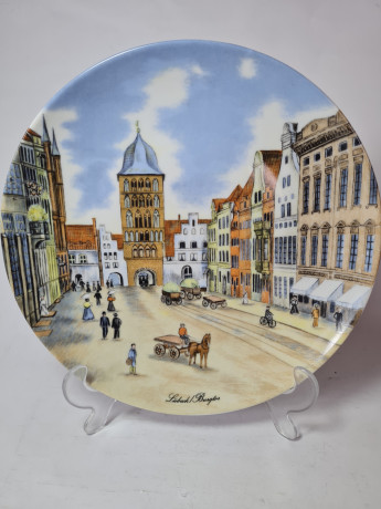 Kaiser Berg Декоративная тарелка с изображением улочек г. Любек, 24 x 3 см, Германия, 1970-80гг.