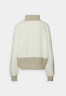Tommy Hilfiger COLOURBLOCK HALF ZIP Jumper ecru/grey oat COLOR BLOCK HALF ZIP джемперы экрю/серый овсяный