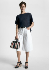 Tommy Hilfiger RELAXED FIT Basic T-shirt desert sky RELAXED FIT Базовая футболка небо пустыни