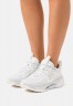 Nike Sportswear W SPARK Sneaker low photon dust/white/football grey/sail/wolf grey/phantom W SPARK Низкие кроссовки женские фотонная пыль/белый/серый футбол/парус/серый волк/фантом