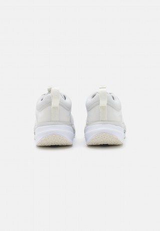 Nike Sportswear W SPARK Sneaker low photon dust/white/football grey/sail/wolf grey/phantom W SPARK Низкие кроссовки женские фотонная пыль/белый/серый футбол/парус/серый волк/фантом