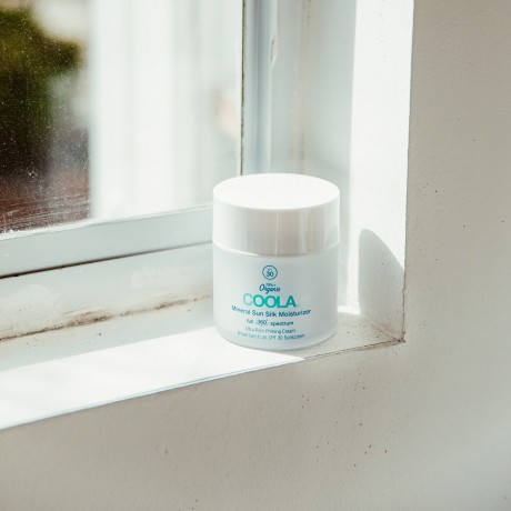 Coola SPF 30 FULL SPECTRUM SUN SILK MOISTURIZER  SPF 30 ПОЛНЫЙ СПЕКТР СОЛНЕЧНЫЙ ШЕЛК УВЛАЖНЯЮЩИЙ СРЕДСТВО