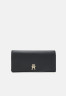 Tommy Hilfiger CASUAL LARGE WALLET Wallet black ПОВСЕДНЕВНЫЙ БОЛЬШОЙ КОШЕЛЕК Бумажник черный