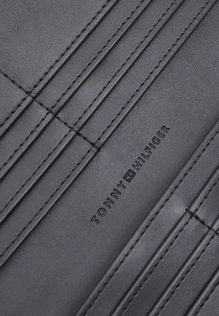 Tommy Hilfiger CASUAL LARGE WALLET Wallet black ПОВСЕДНЕВНЫЙ БОЛЬШОЙ КОШЕЛЕК Бумажник черный