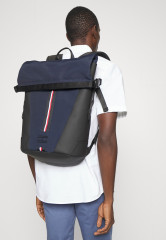 Tommy Hilfiger URBAN COMMUTER TECH BACKPACK UNISEX Rucksack pitch blue РЮКЗАК URBAN COMMUTER TECH UNISEX Рюкзак смоль синий