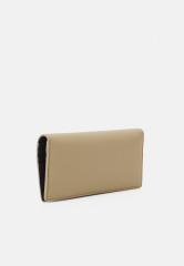 Tommy Hilfiger CASUAL LARGE WALLET Wallet beige ПОВСЕДНЕВНЫЙ БОЛЬШОЙ КОШЕЛЕК Бумажник бежевый