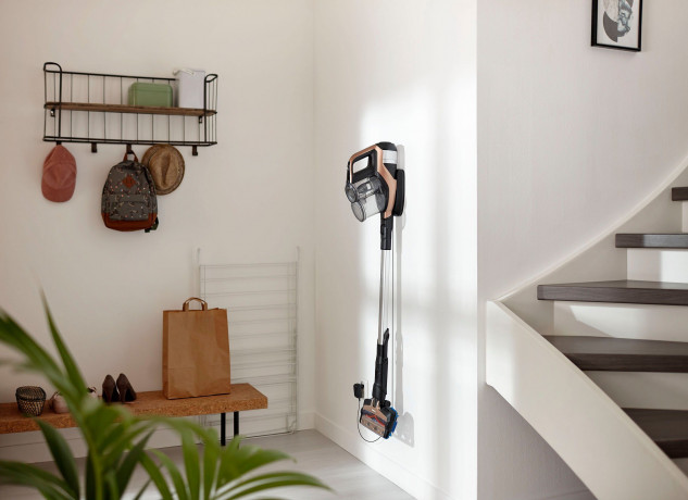 Philips Philips Akku-Stielstaubsauger XC7041/01 SpeedPro Max, beutellos, mit 65 Minuten Laufzeit, Turbomodus und 360°-Saugduse Беспроводной пылесос Philips XC7041/01 SpeedPro Max, без мешка, время работы 65 минут, турборежим, всасывающая насадка на 360°