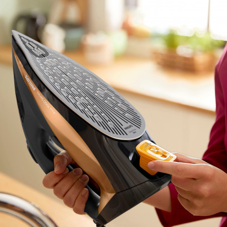 Philips Philips Dampfbugeleisen DST7040/80, 2800 W, mit 300 ml Wassertank und 50gr/Min Dauerdampf Паровой утюг Philips DST7040/80, 2800 Вт, с резервуаром для воды 300 мл и постоянной подачей пара 50 г/мин.