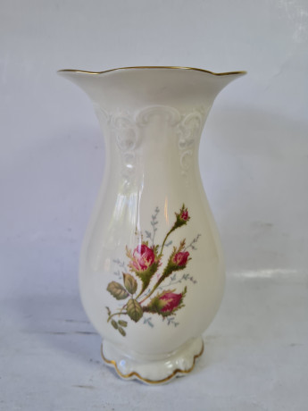 Ваза винтажная Rosenthal, белая с розами, фарфор, 21 x 10 см, Германия, 1960-1970гг.