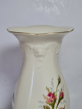 Ваза винтажная Rosenthal, белая с розами, фарфор, 21 x 10 см, Германия, 1960-1970гг.