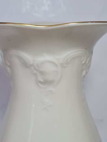 Ваза винтажная Rosenthal, белая с розами, фарфор, 21 x 10 см, Германия, 1960-1970гг.