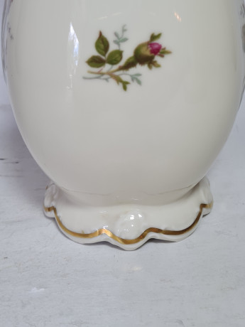 Ваза винтажная Rosenthal, белая с розами, фарфор, 21 x 10 см, Германия, 1960-1970гг.