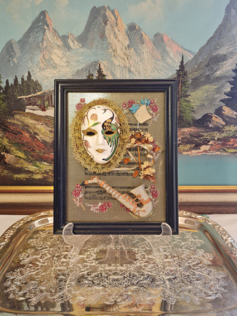 Картина винтажная "Композиция с маской и саксофоном", объемное декорирование, дерев.рама, 25.5 х 20 см, Германия, 1960-70гг.