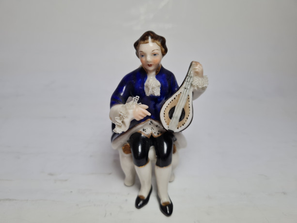Фарфоровая статуэтка "Музыкант в синем сюртуке", ручная роспись, 8см x 4см, Германия, 1960-70гг.