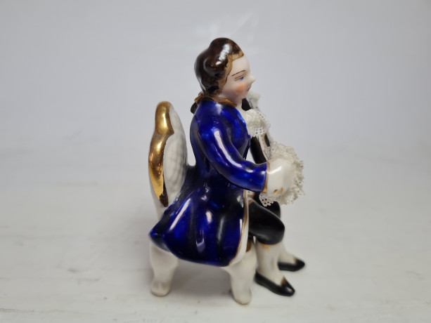 Фарфоровая статуэтка "Музыкант в синем сюртуке", ручная роспись, 8см x 4см, Германия, 1960-70гг.