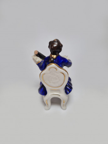 Фарфоровая статуэтка "Музыкант в синем сюртуке", ручная роспись, 8см x 4см, Германия, 1960-70гг.